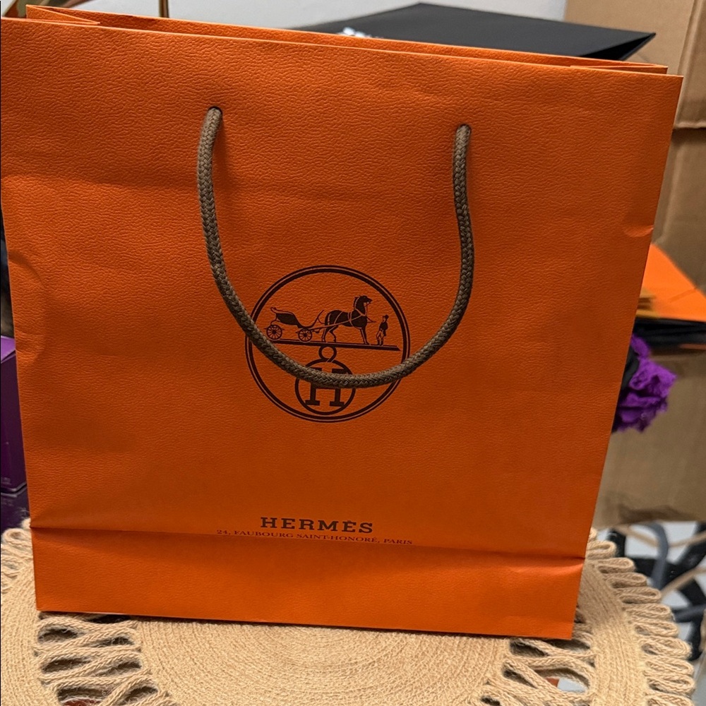 Hermès Signature Orange shopping tote with Black Handles